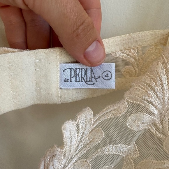 Vintage La Perla Elegant Cream Lace Bra - Size - Picture 2 of 6